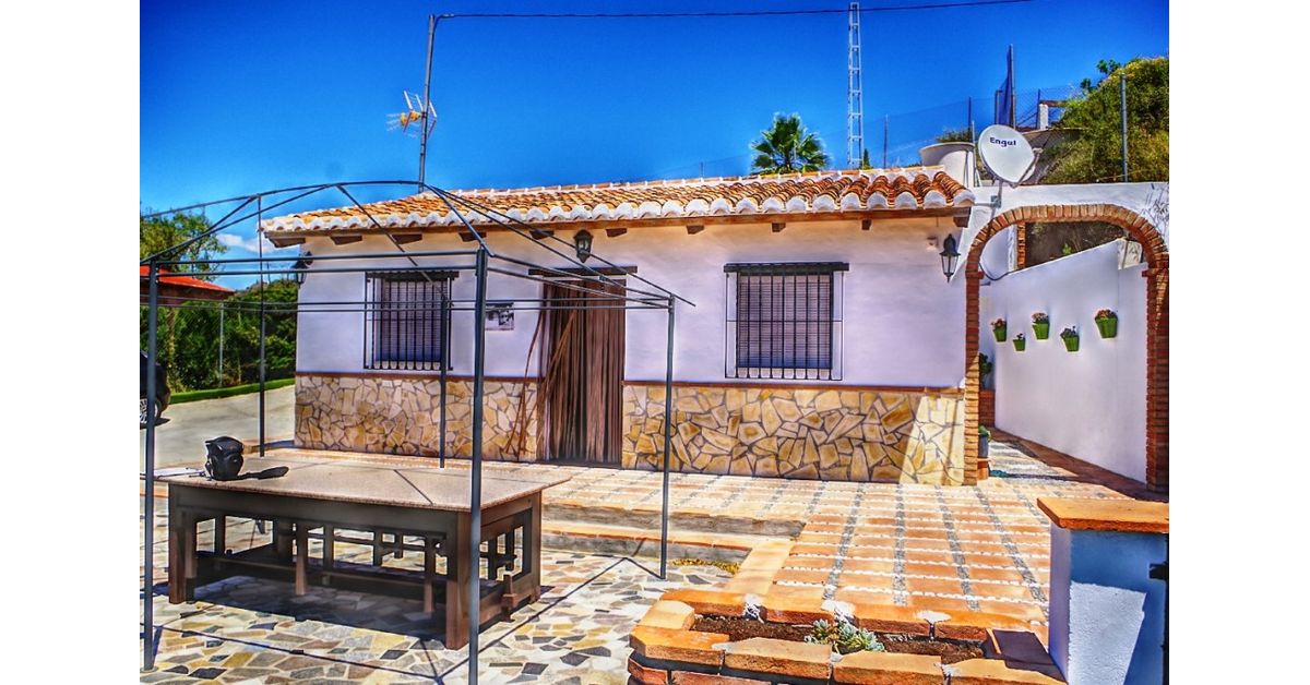 Country house for sale in Vinuela, Malaga province € 200,000 Ref