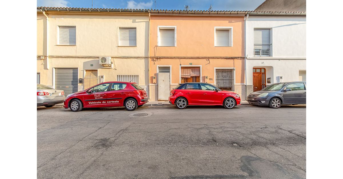 Apartment for sale in La Font D'en Carros, Valencia province € 57,000