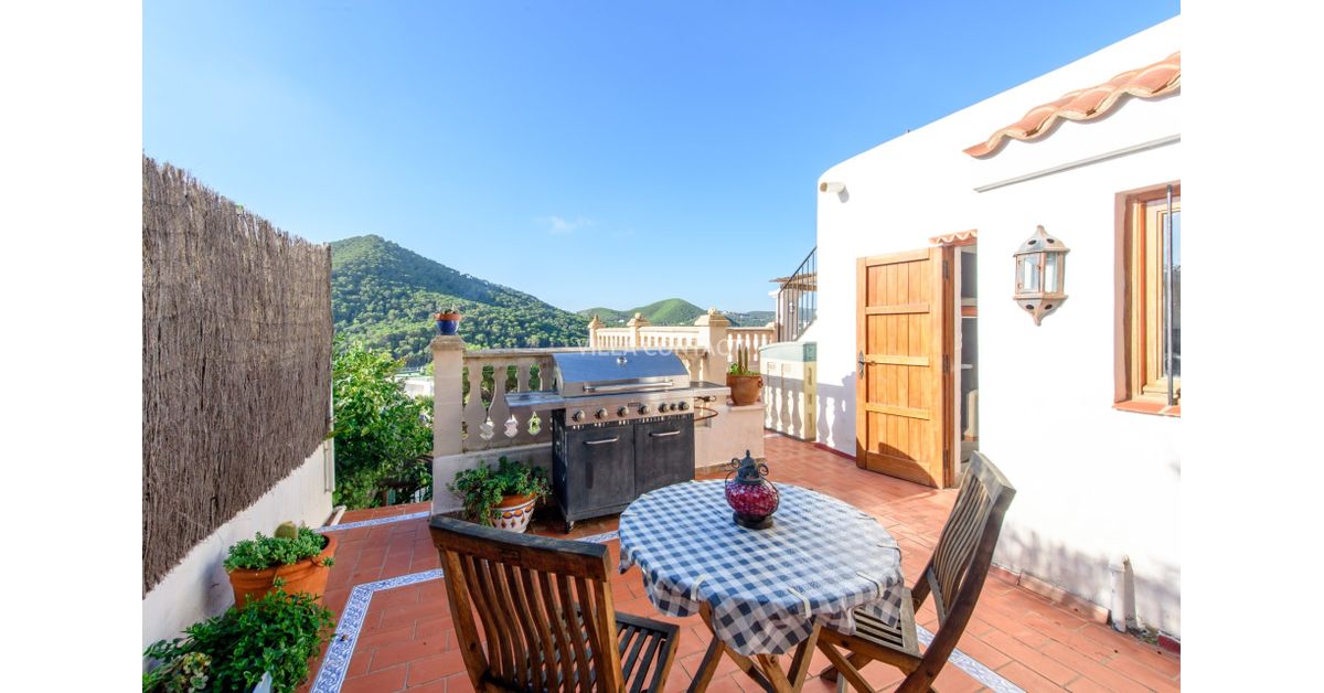 Town house for sale in Playa De Cala Llonga, € 540,000 Ref