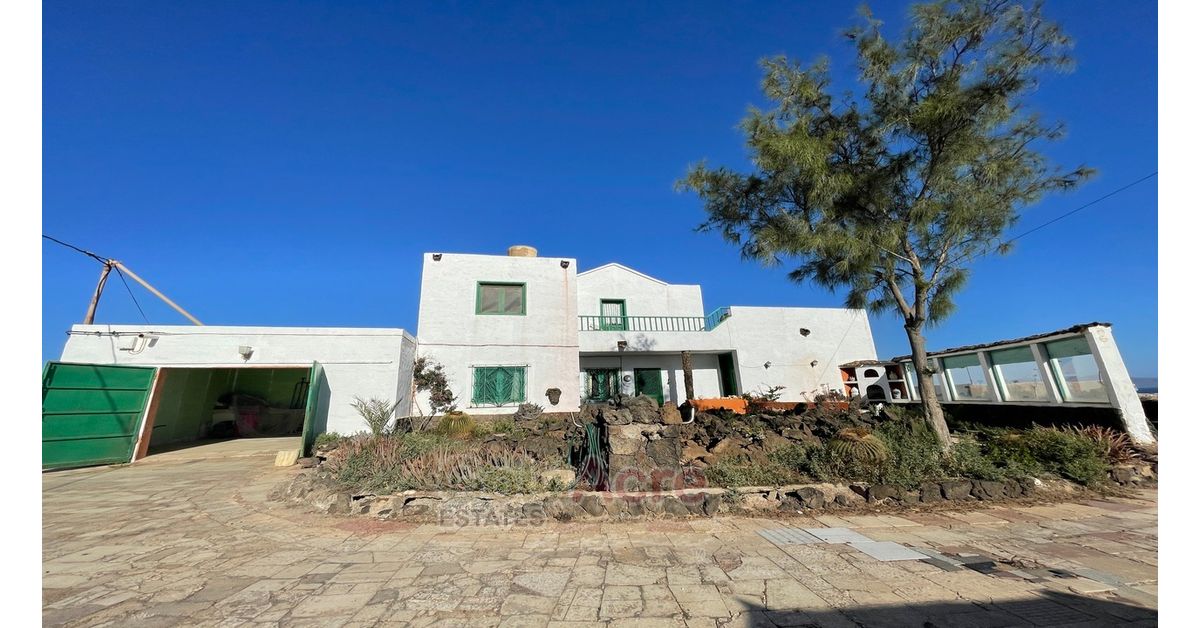 Country house for sale in Corralejo,