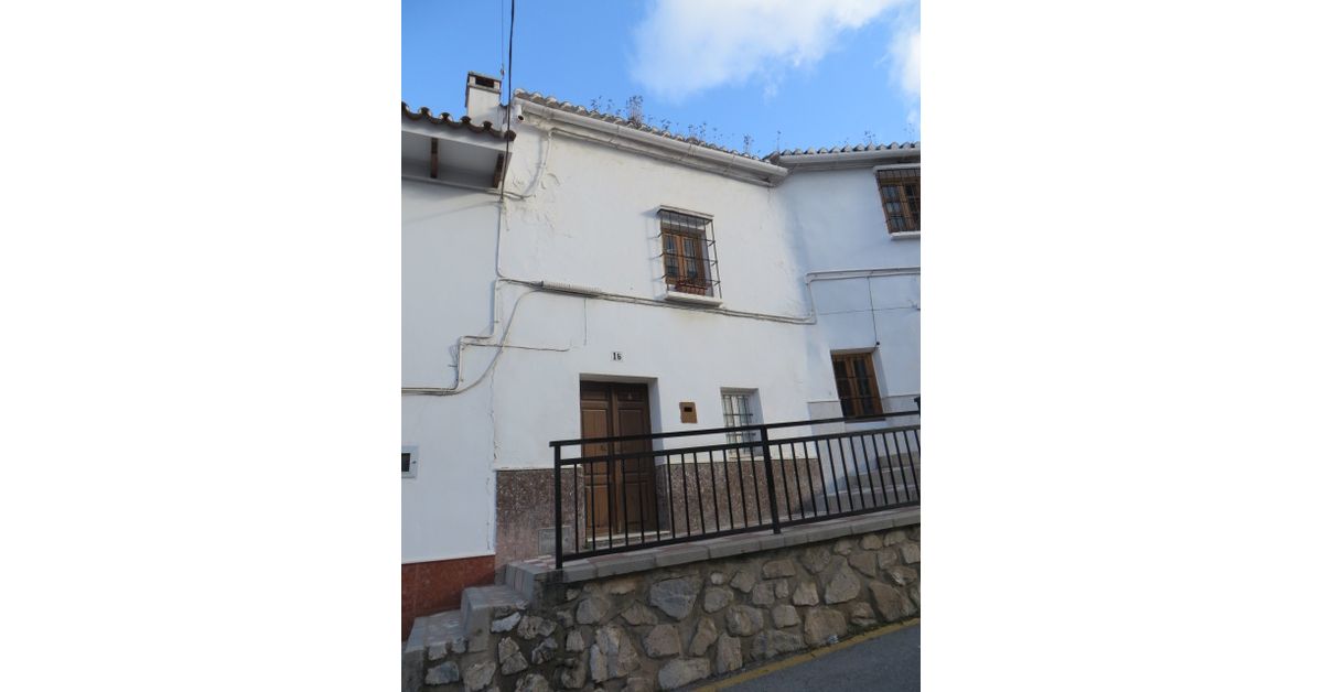 Town house for sale in Riogordo, Malaga province € 41,950 Ref