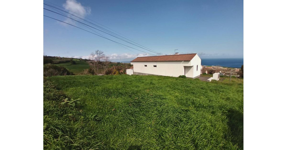 Country house for sale in Horta, Faial € 150,000 Ref 14681973