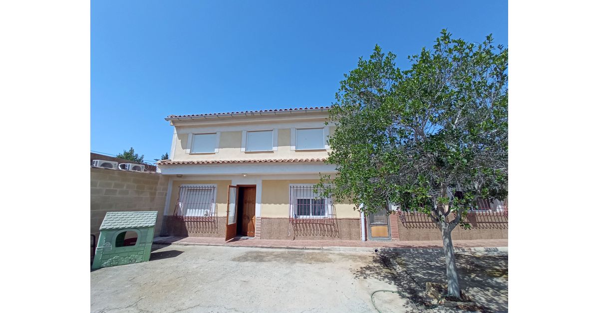 Country house for sale in Gea Y Truyols, Murcia province € 120,000