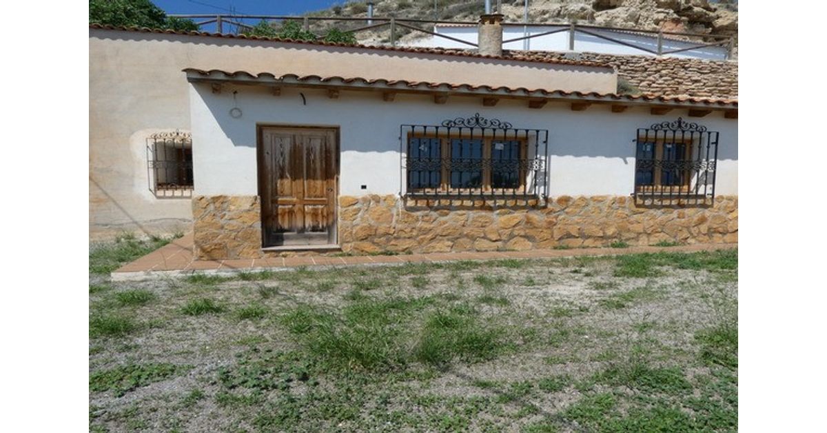 Cave house for sale in Cuevas Del Campo, Granada province € 59,000