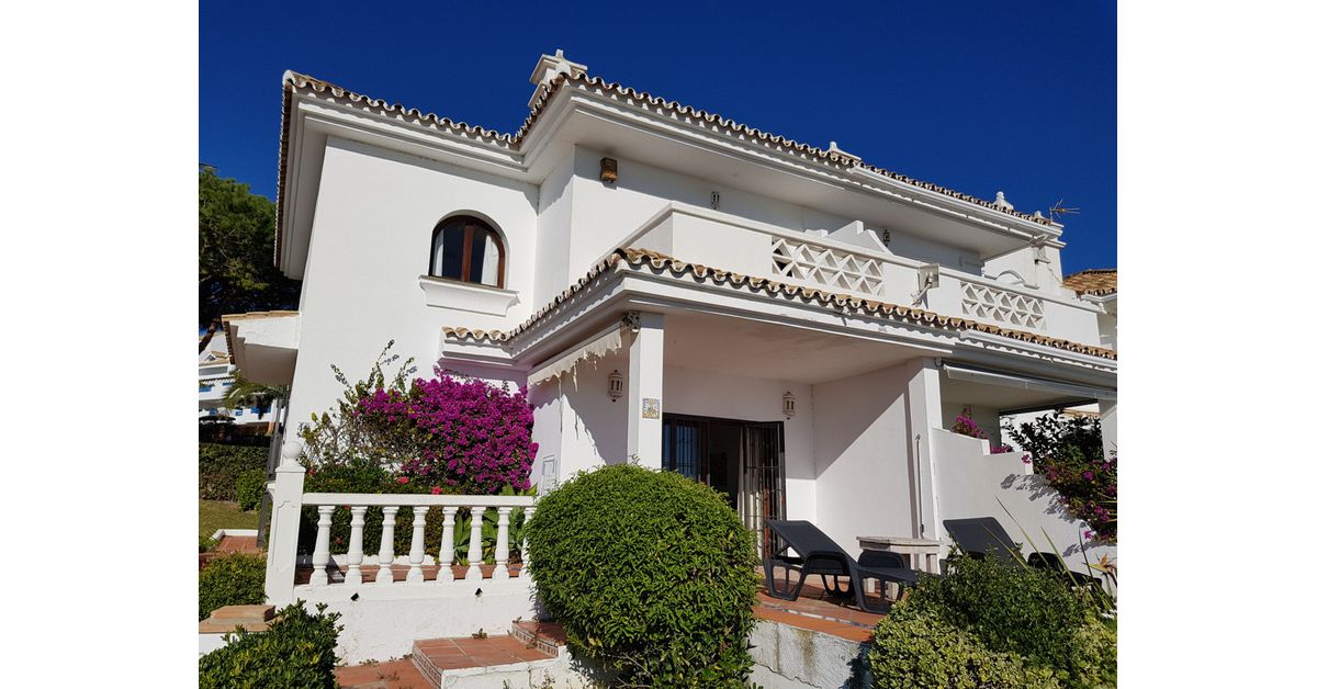 Town house to rent in La Duquesa, Malaga province from € 1,375 per